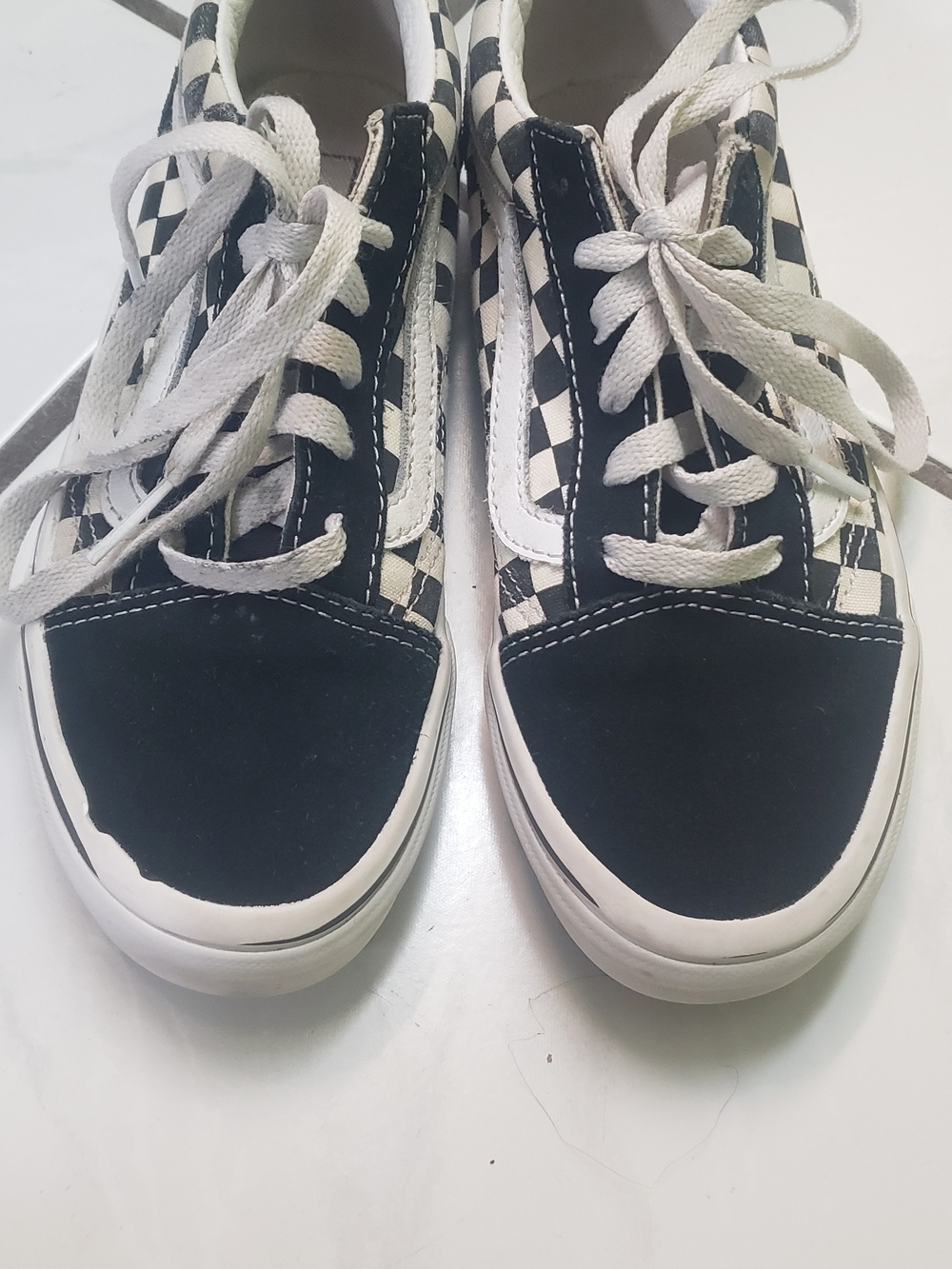 Like new old skool classic Vans skate sneakers, checkered black & white